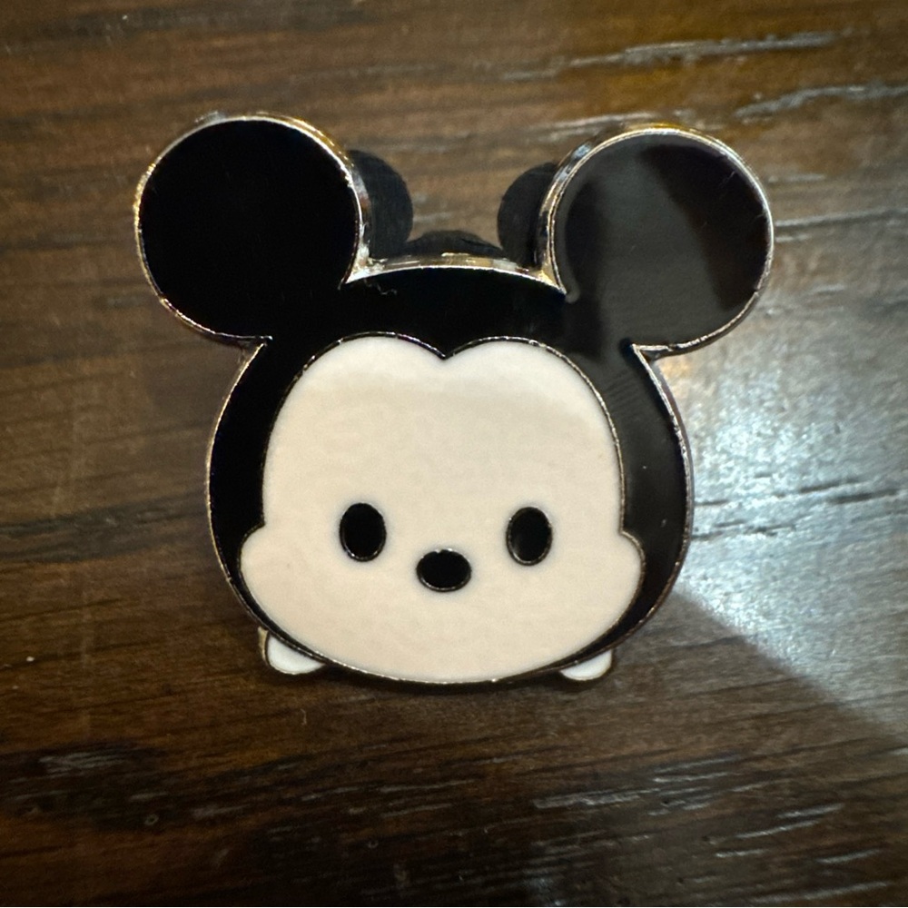 2015 - Mickey Mouse - Tsum Tsum - Series 1 Mystery Disney Pin #108001